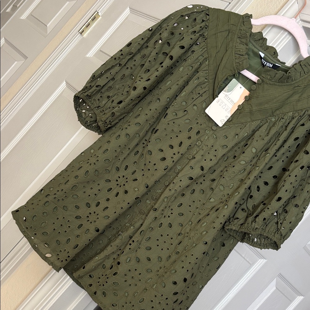 Olive Eyelet Short Puff Sleeve Blouse
NWT